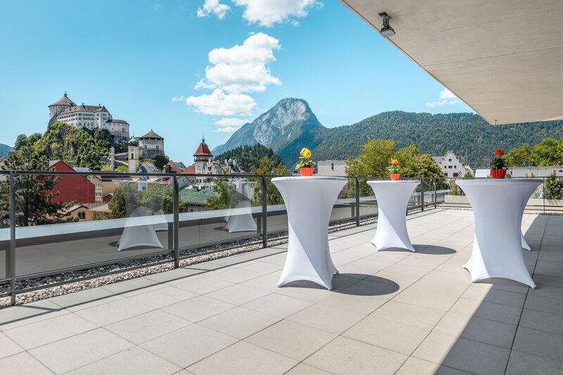 Ausblick auf die Festung Kufstein von der Terrasse der FH Kufstein Tirol. | © FH Kufstein Tirol